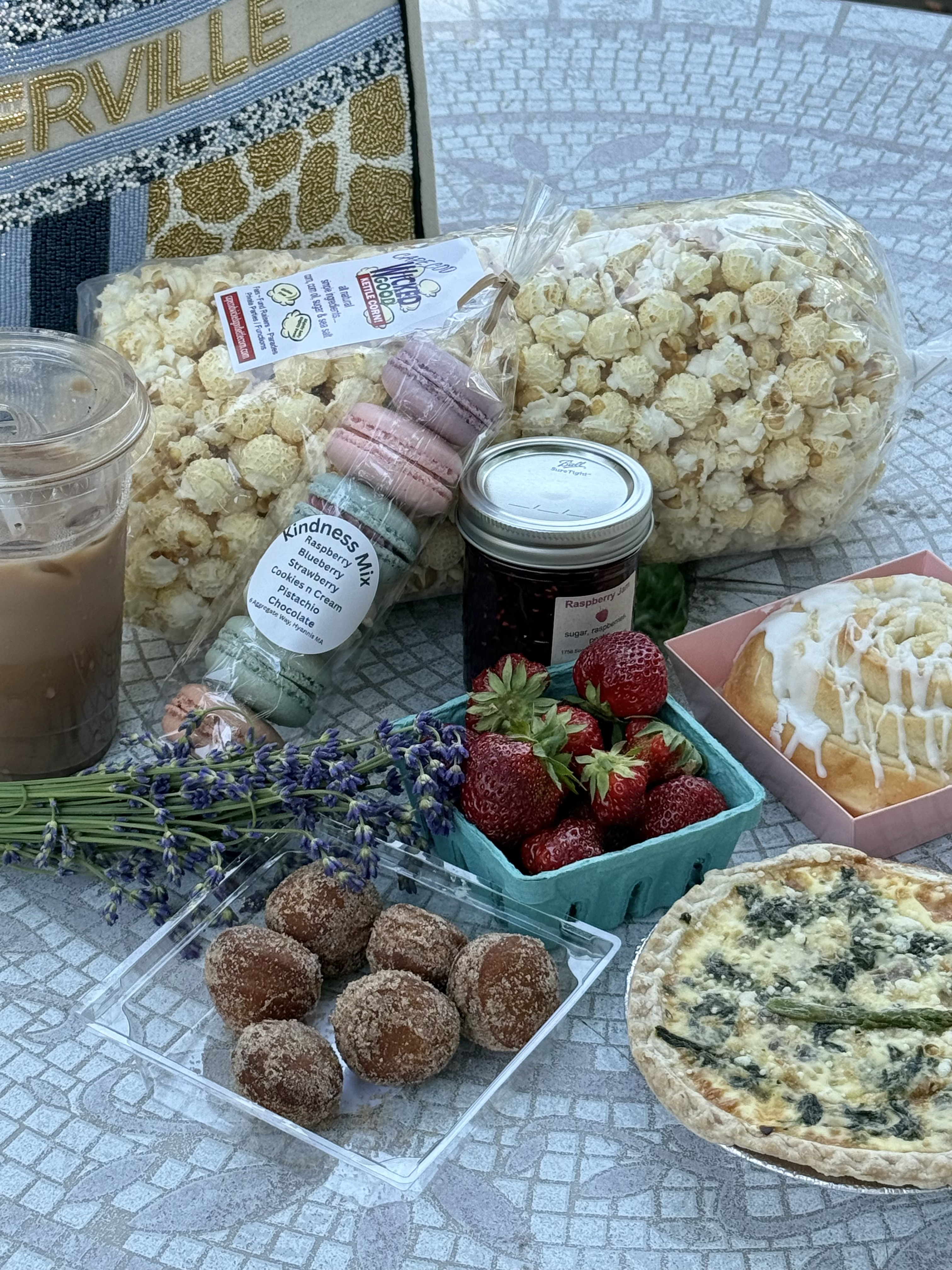 Osterville Farmers' Market scene 10